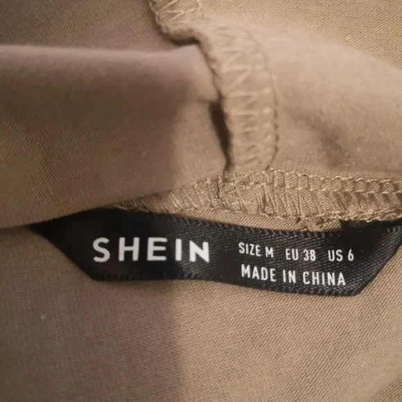 3/$20 SHEIN sleeveless hooded dress - Picture 2 of 7